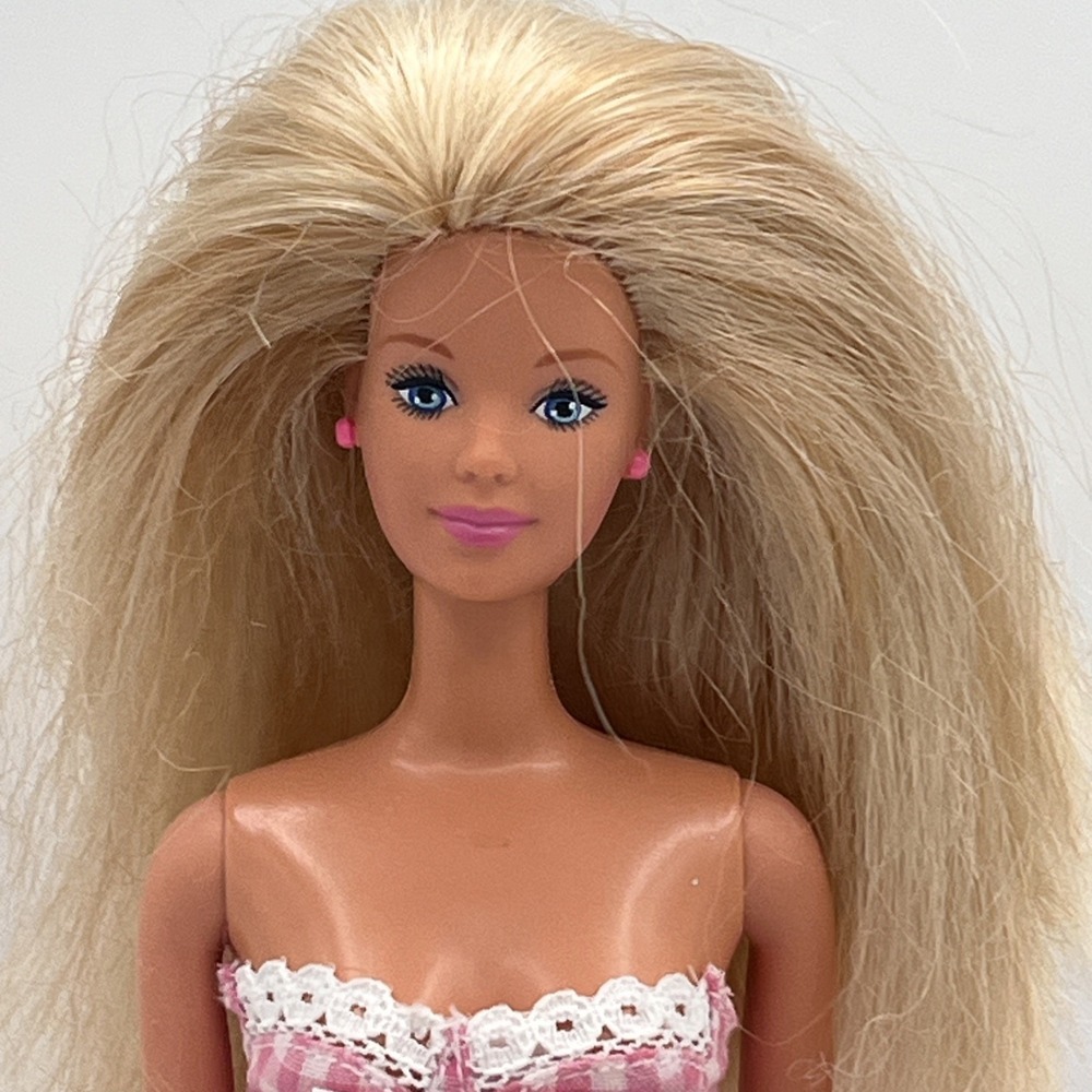 Vintage Barbie redressed in 1996 Mattel Lingerie Fashion Avenue pink/white 14292
